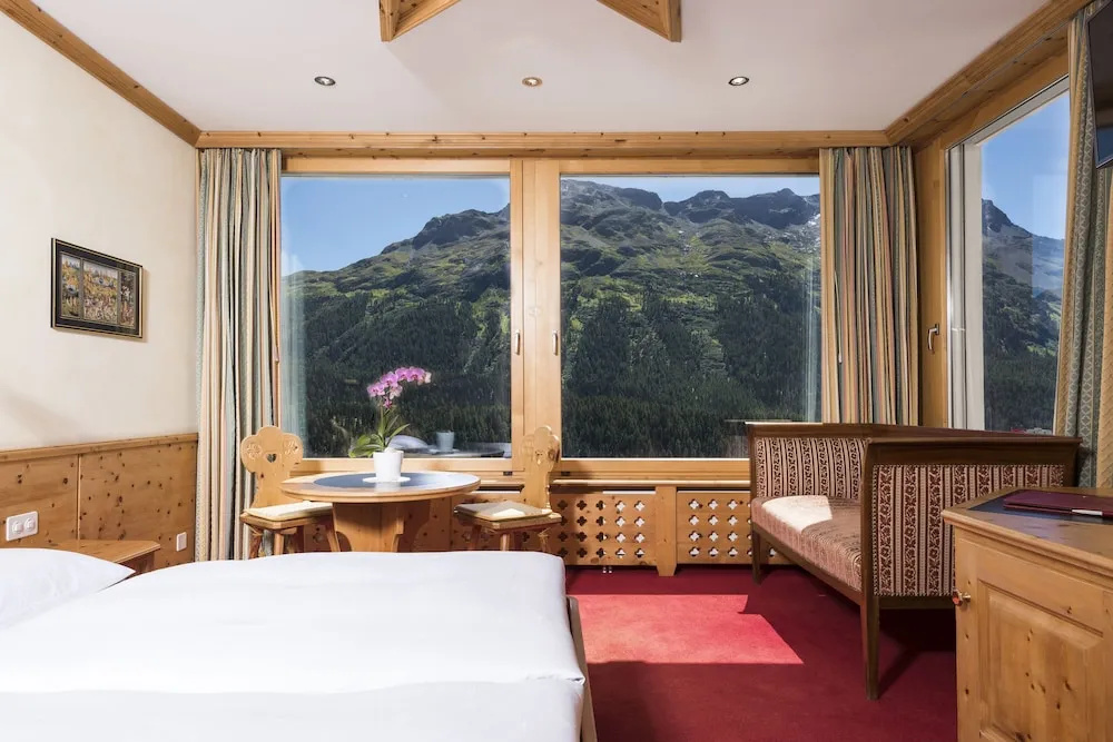 Superior Double room with lake view (full double bed)