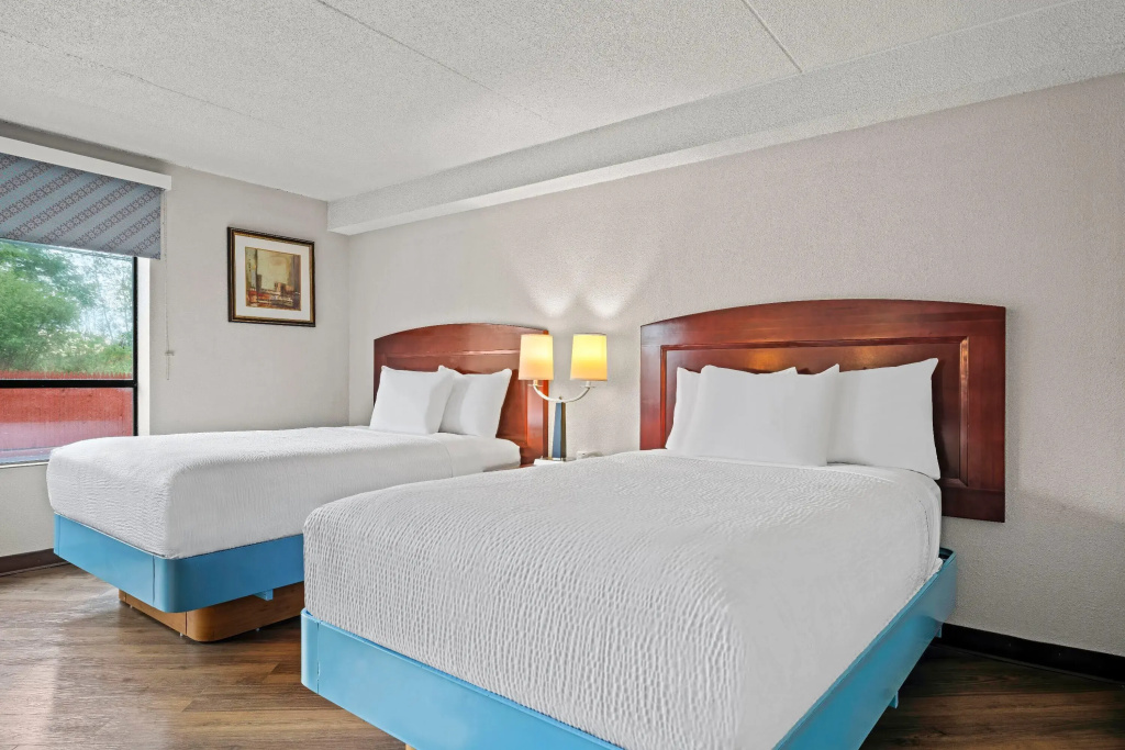 Days Inn by Wyndham Utica - фото 6