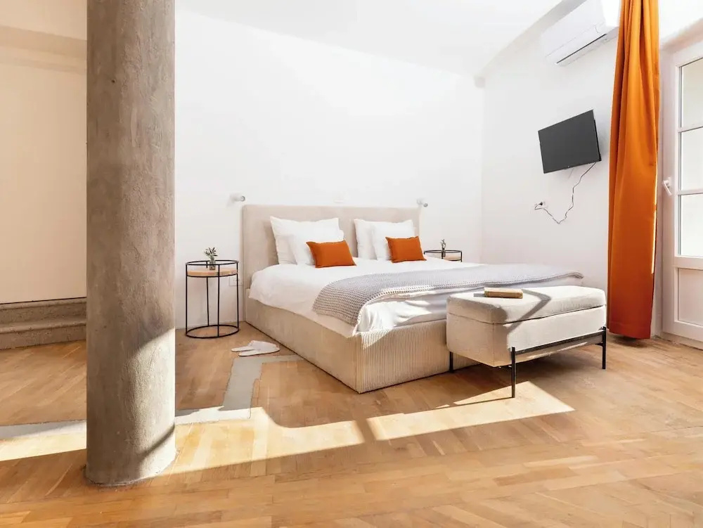 Deluxe Double room with city view (full double bed)
