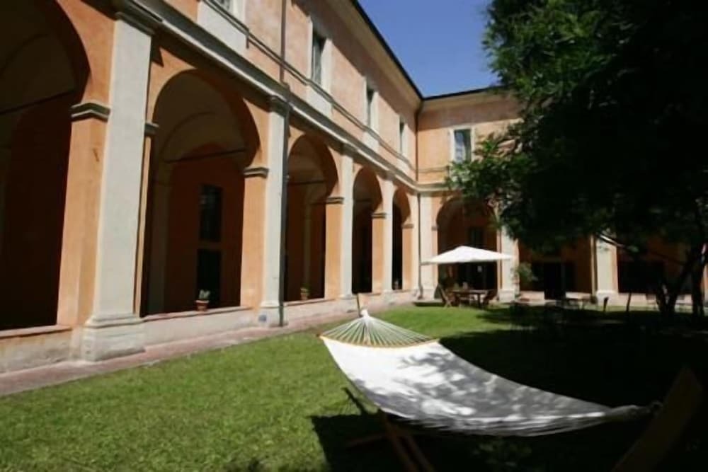 Chiostro della Ghiara by null