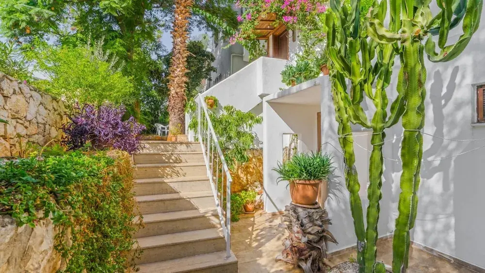 House With Private Pool and Garden 4 min to Beach