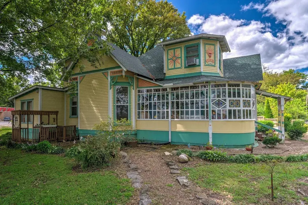 Russellville House w/ Garden - Walk to Main Street