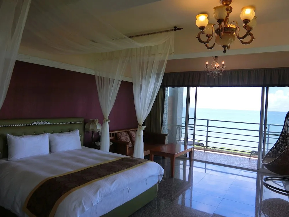 Deluxe Double room with balcony and with ocean view (full double bed)