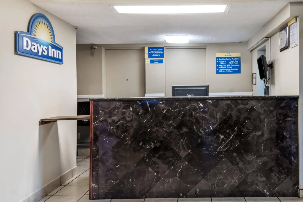 Days Inn by Wyndham Austin South