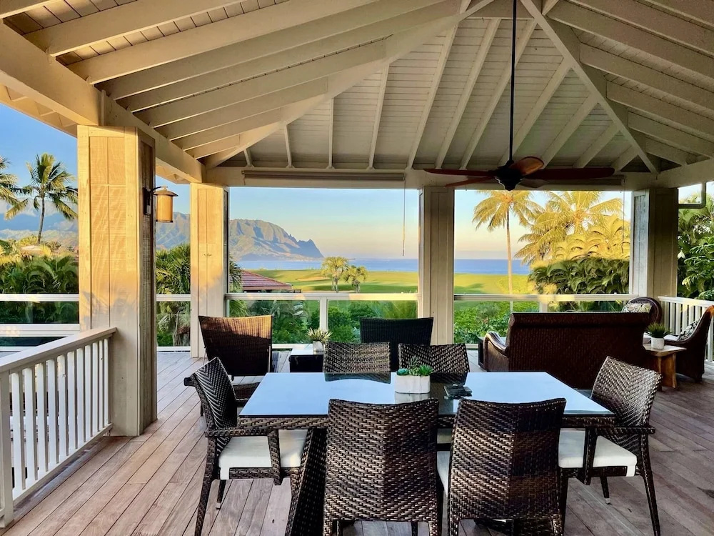 Punahele 3 Bedroom Home by RedAwning