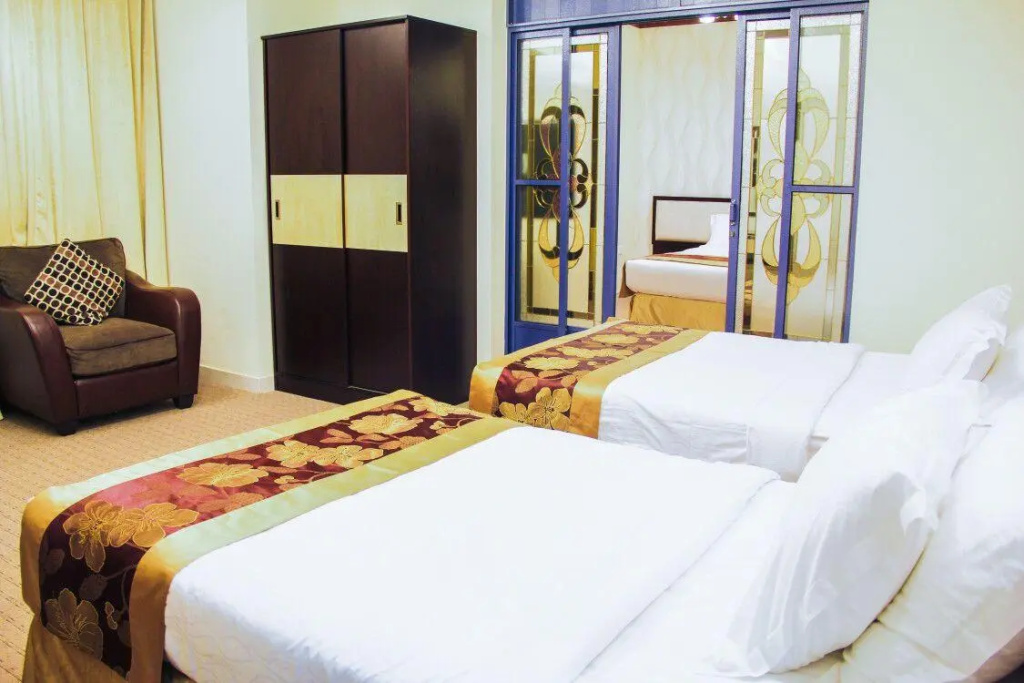Double Suite (twin beds)