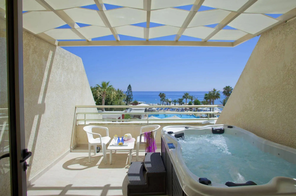 The Golden Coast Beach Hotel - Général
