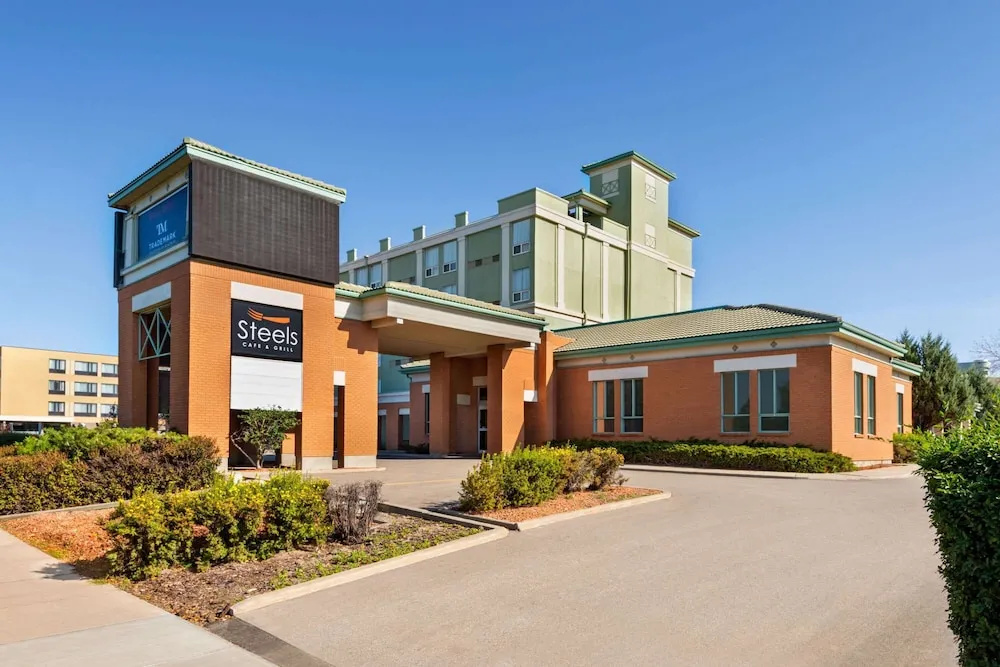 West Harvest Inn