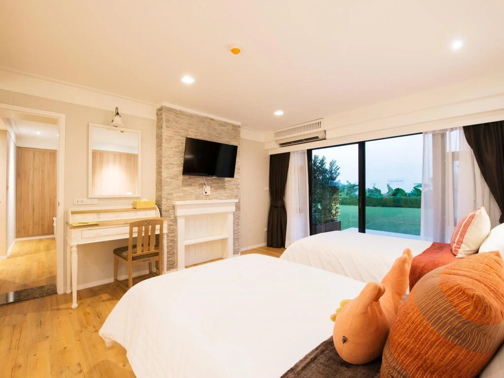 Deluxe room with mountain view