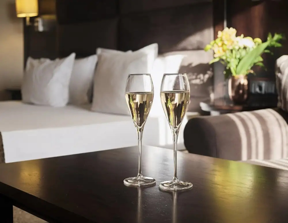 Luxury Double room with city view (full double bed)