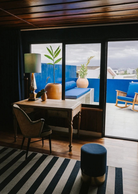 Comfort room with balcony and with mountain view