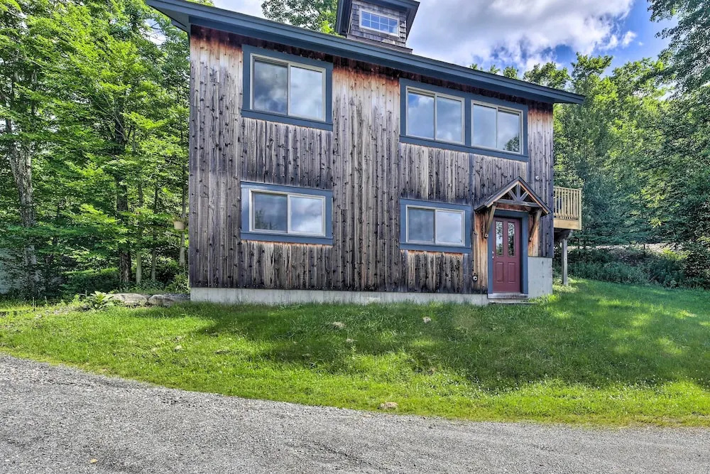 Airy & Bright Hideaway Near Smugglers' Notch!