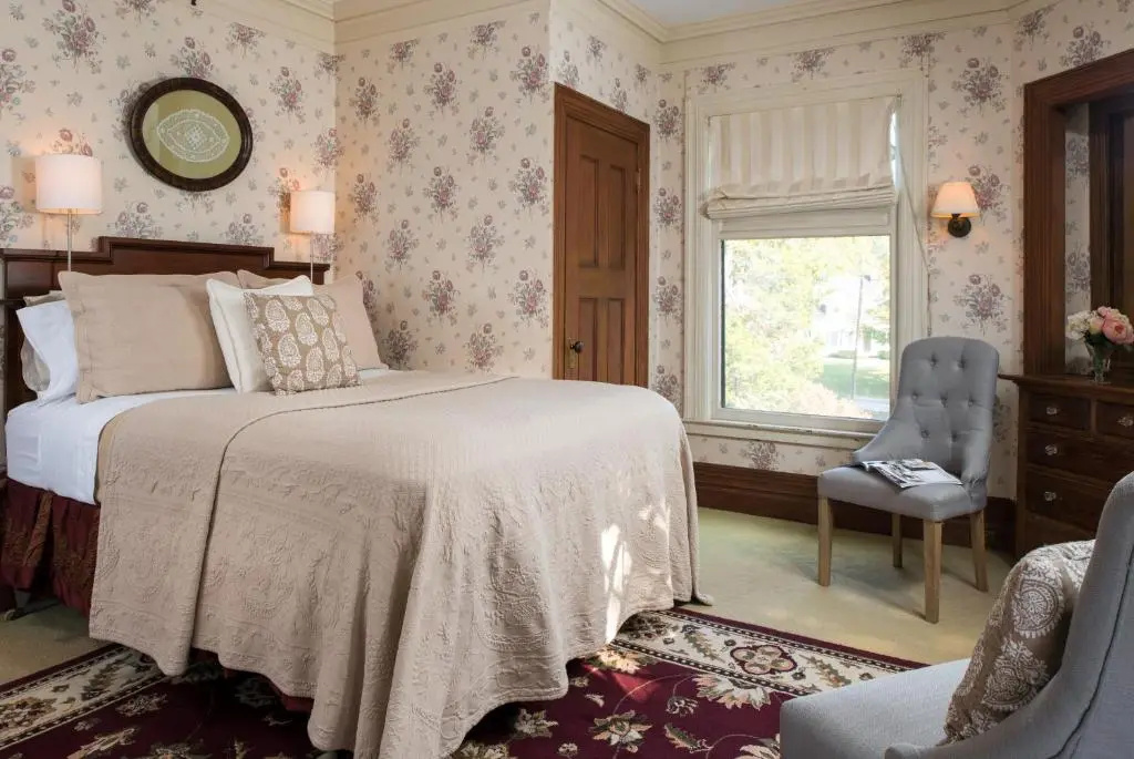 Double Suite (full double bed)