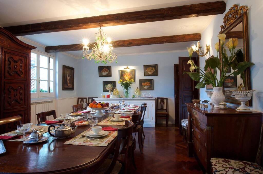 Guest House Arco dei Tolomei by null