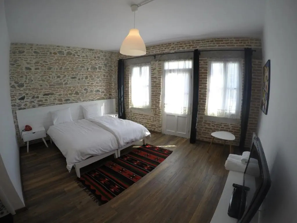 Deluxe Double room with balcony (full double bed)