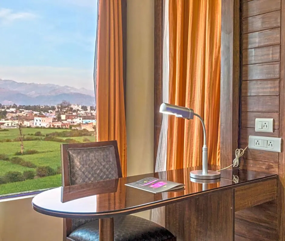 Deluxe Double room with balcony (full double bed)