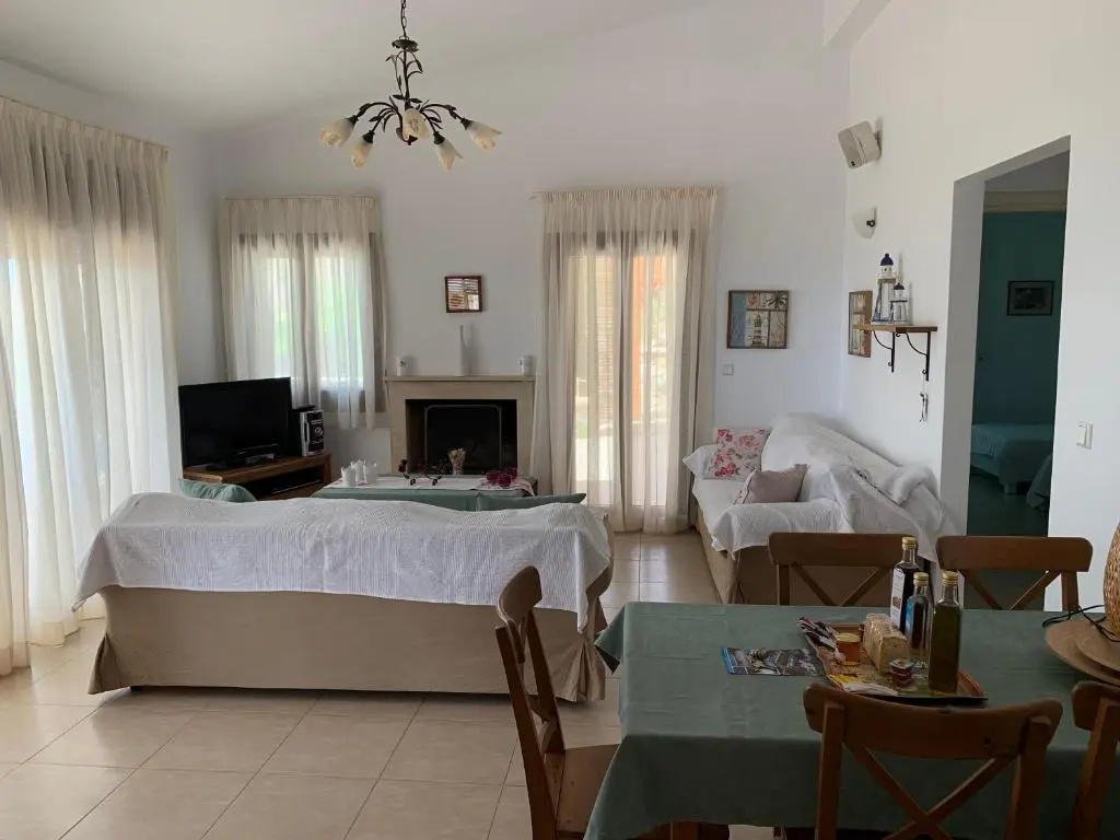 2 Bedrooms Cottage