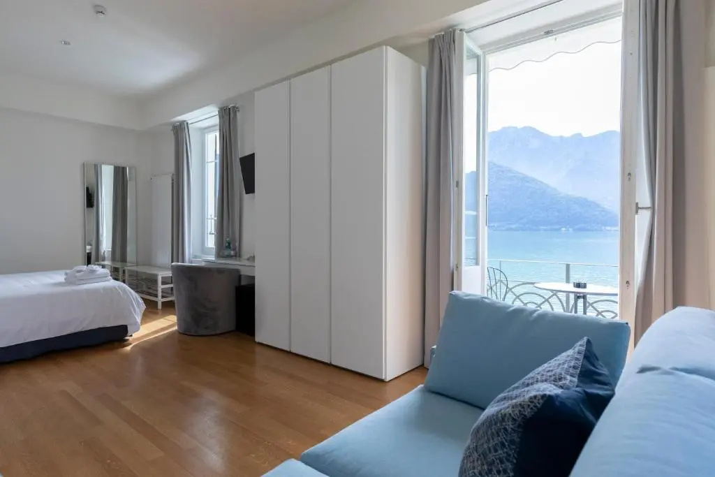 Junior Suite with balcony and with lake view