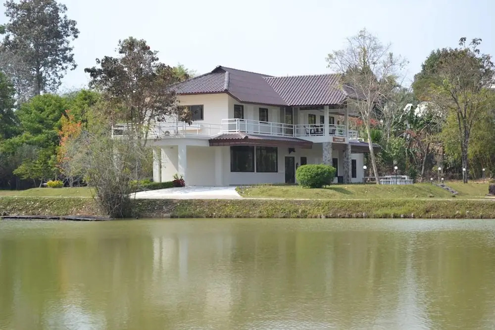 Коттедж с 6 комнатами в Phudara Resort