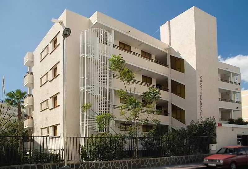 Los Juncos 1 Apts.