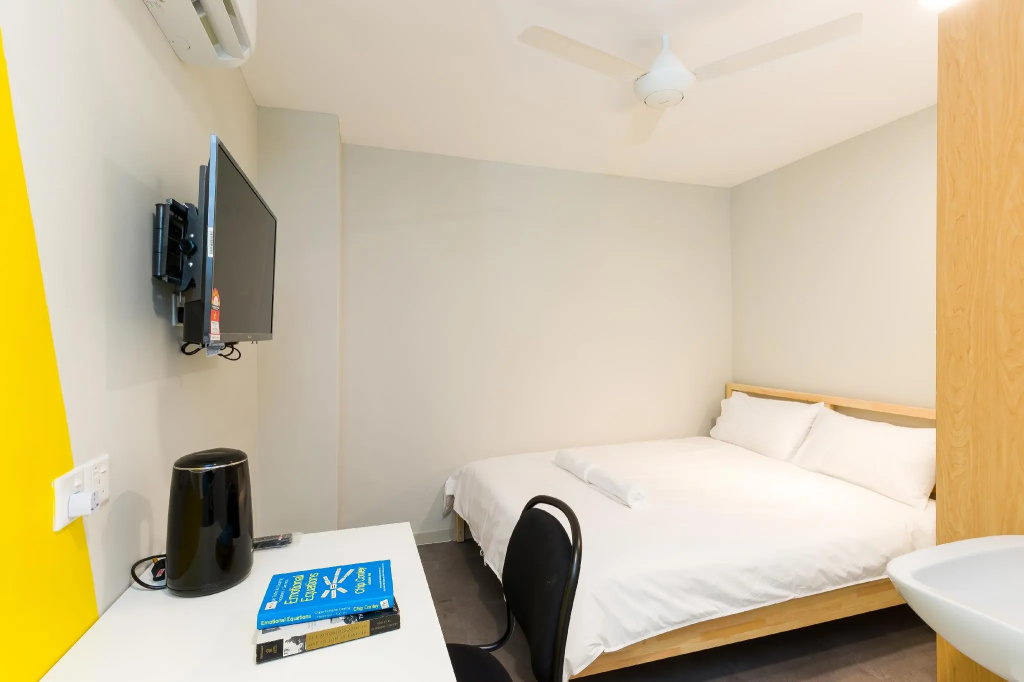 Отель Upstairs Downstairs Coliving Kampung Pandan в Куала-Лумпуре