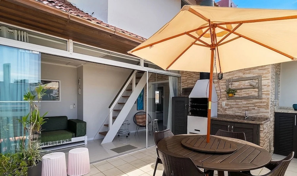 Penthouse W/terrace 5 min From the Beach Cos302