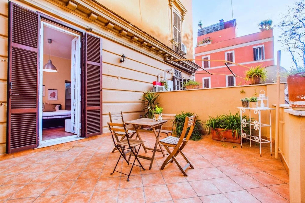 Cosy 1 Bed with Large Terrace Near St.Peter'S