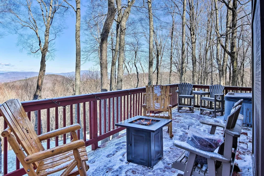 Hot Tub & Scenic Views: Beech Mountain Retreat