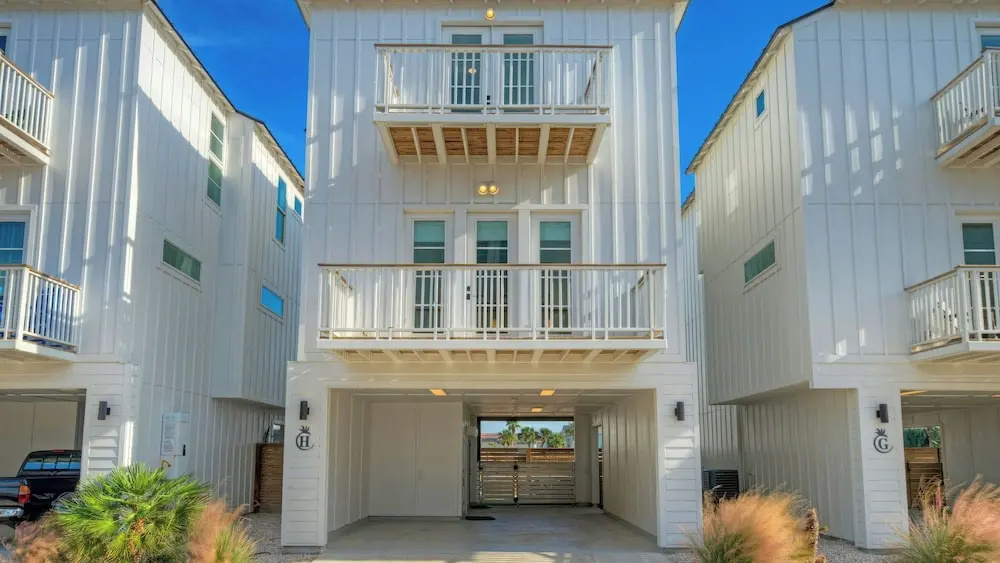 Coastal Haven by Avantstay Private Pool + Communal Pool Boardwalk Beach Access + Balcony Dining