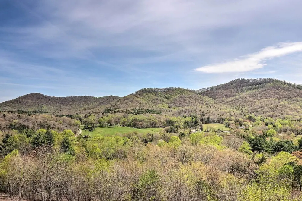 Mountain Refuge w/ View, 12 Mi to Asheville!