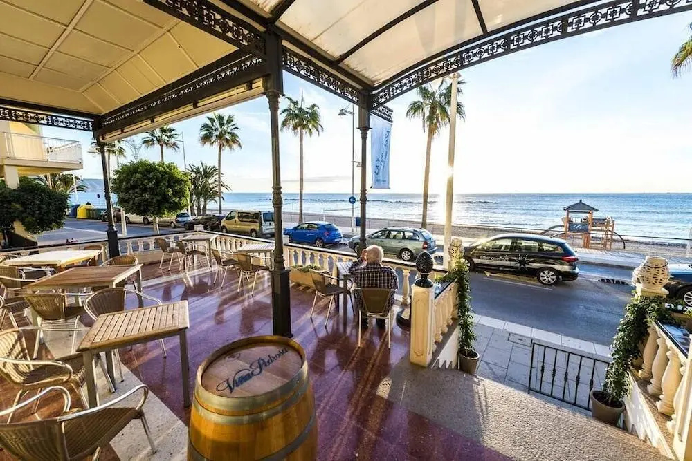 Beach & Waterfront