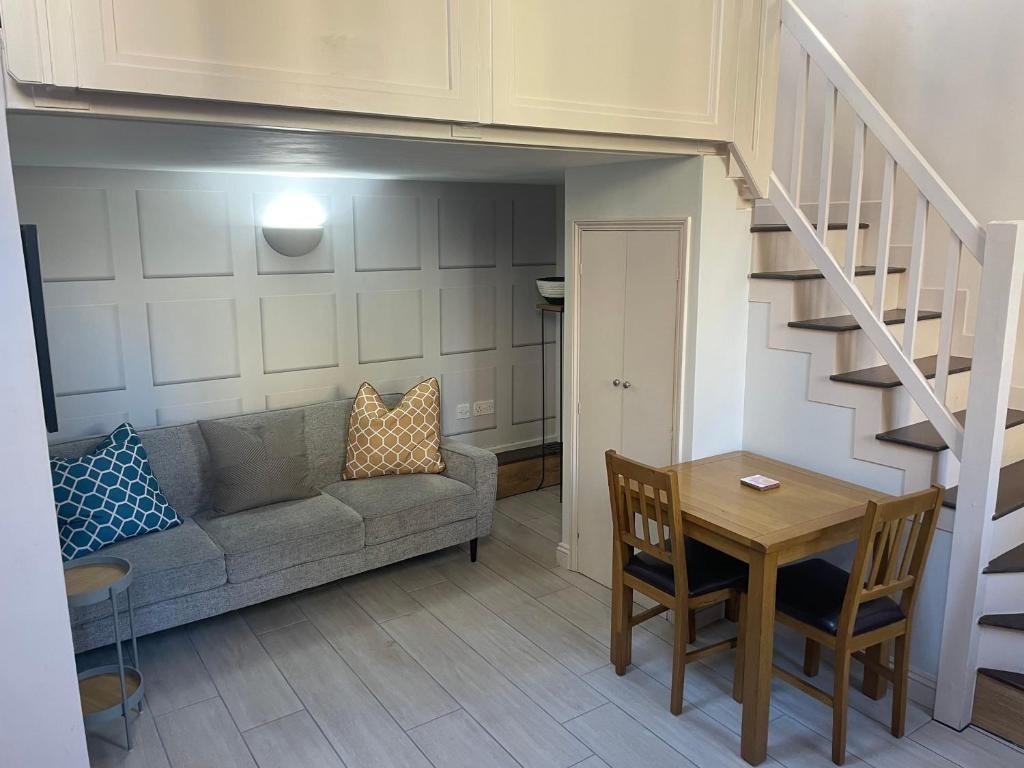 The Coach House, Clifton and Parking - Hopewell