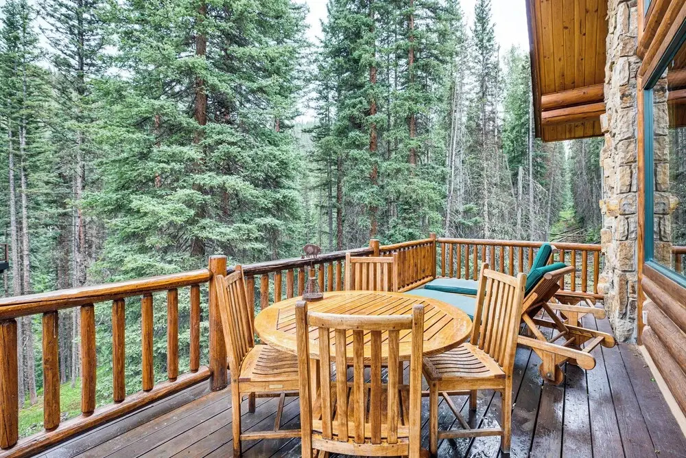 Stunning Views! Ski-in/out Mountain Village Cabin