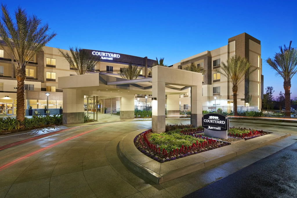 Courtyard by Marriott Long Beach Airport — фото