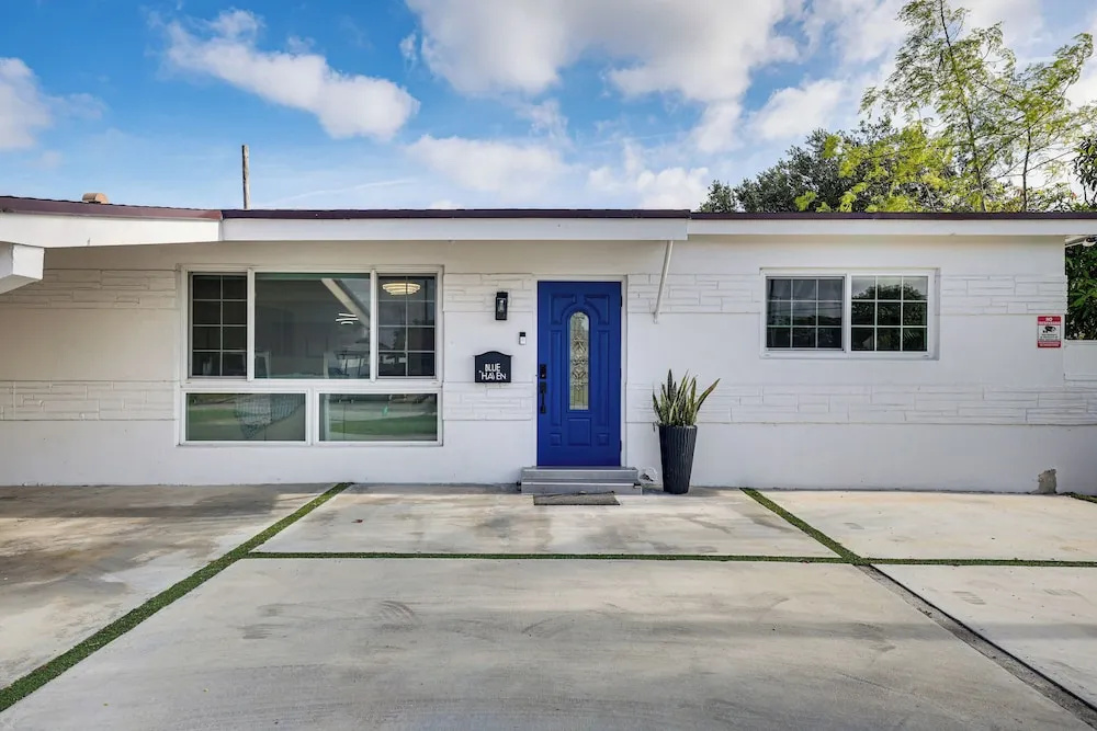 2 Mi to Hard Rock Stadium: Home w/ Hot Tub!