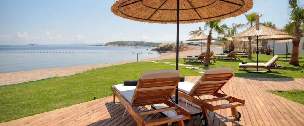 Beach & Waterfront