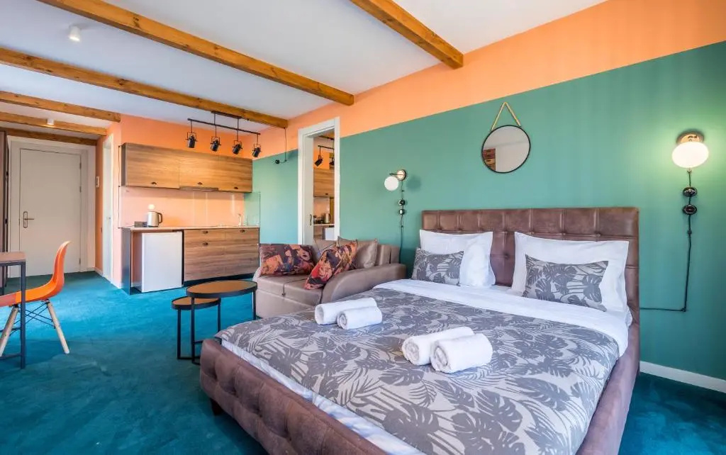 2 Bedrooms Apartment