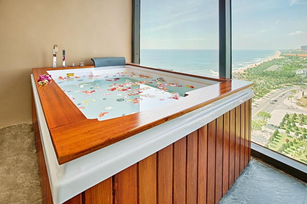 Yarra Ocean Suite Danang