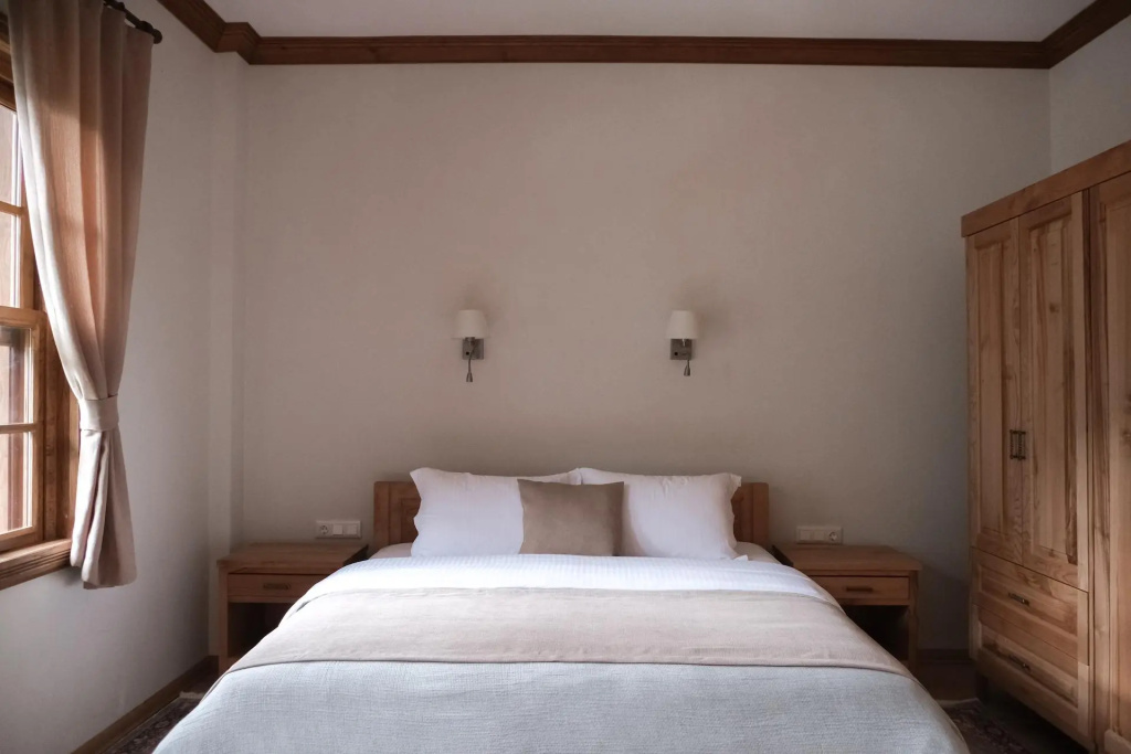 Deluxe Double room (full double bed)
