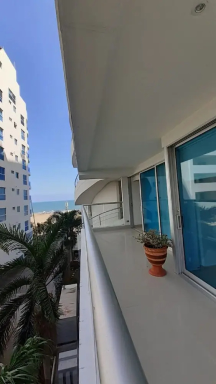 2p4-rm 2-bedroom Apartment Facing the sea With air Conditioning and Wifi
