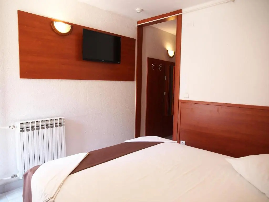 Standard Double room with balcony (full double bed)