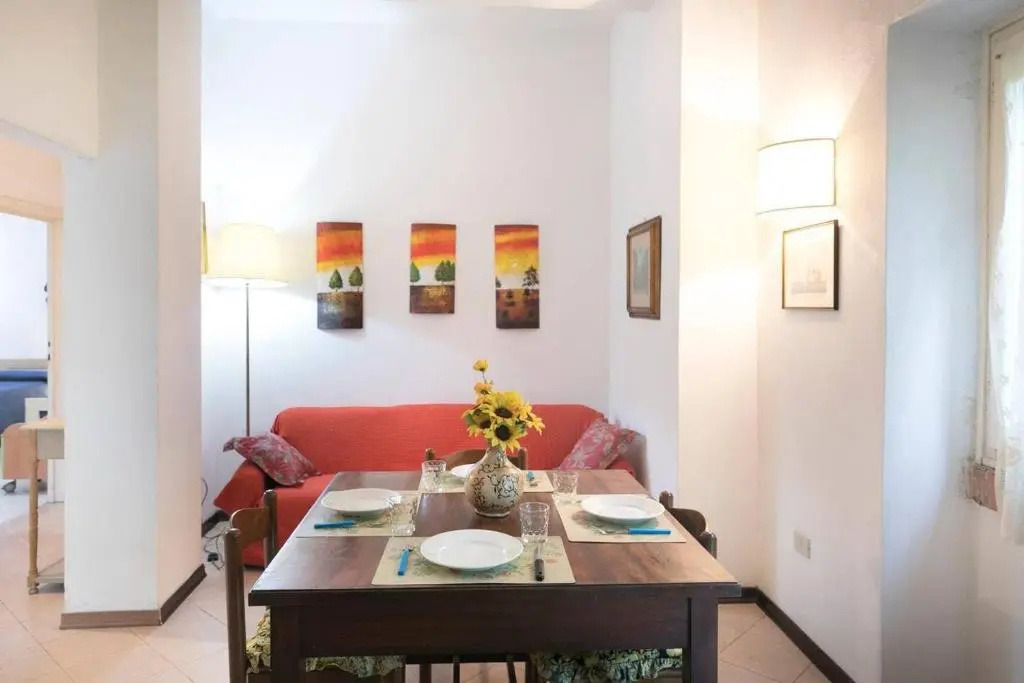 ALTIDO Lively 3BR Villa with Shared Garden, 50m from Beach