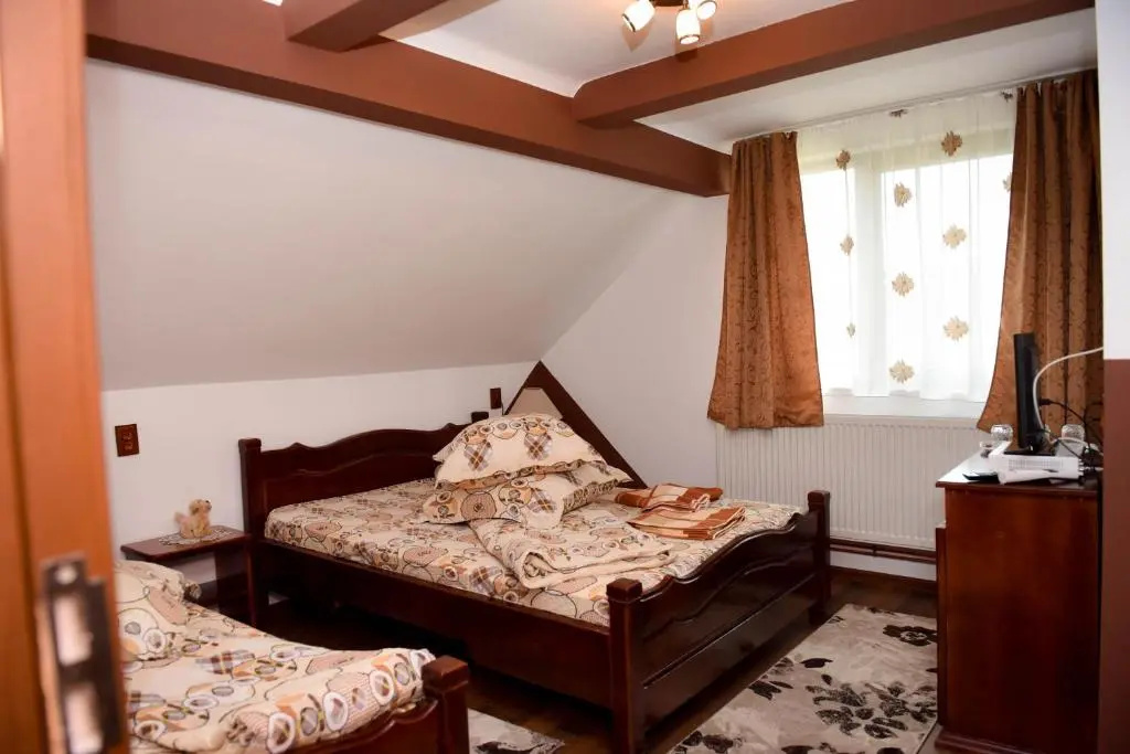5 Bedrooms Cottage