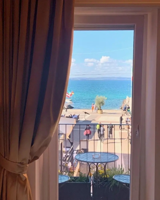 Standard Double room with balcony (full double bed)