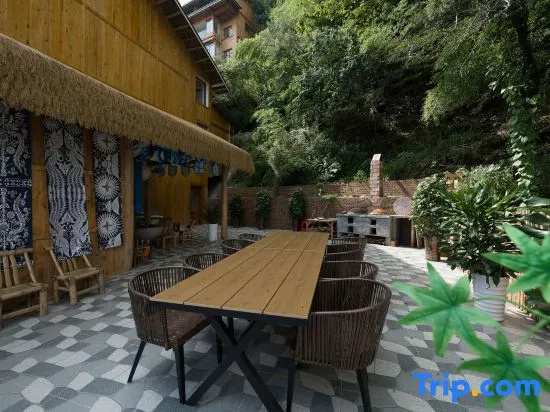 Banshan Tingyu Scenic Boutique Stay (Zhaoxing Dong Village)