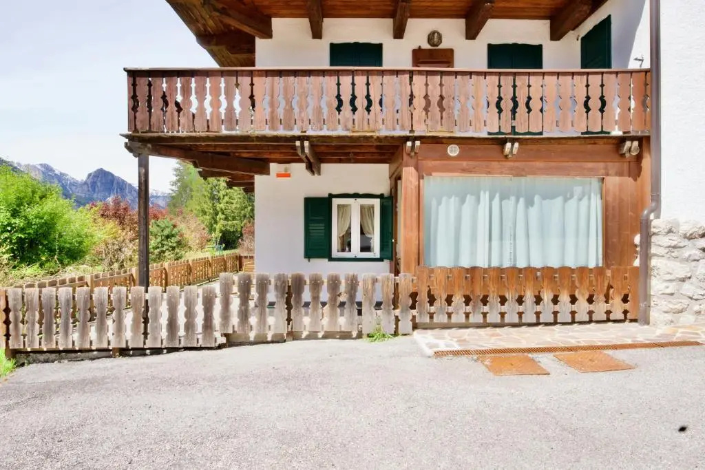 Brand new Beautiful 3 Bedroom few Steps From Centre