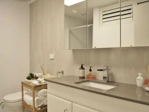 2 'Westpoint', 2 Thurlow Avenue - ground floor, linen supplied, views