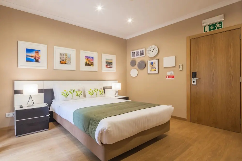 Superior Double room with balcony (full double bed)