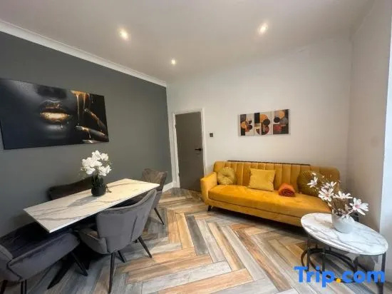 Charming 2-Bed Ground Floor Apartment in Central London