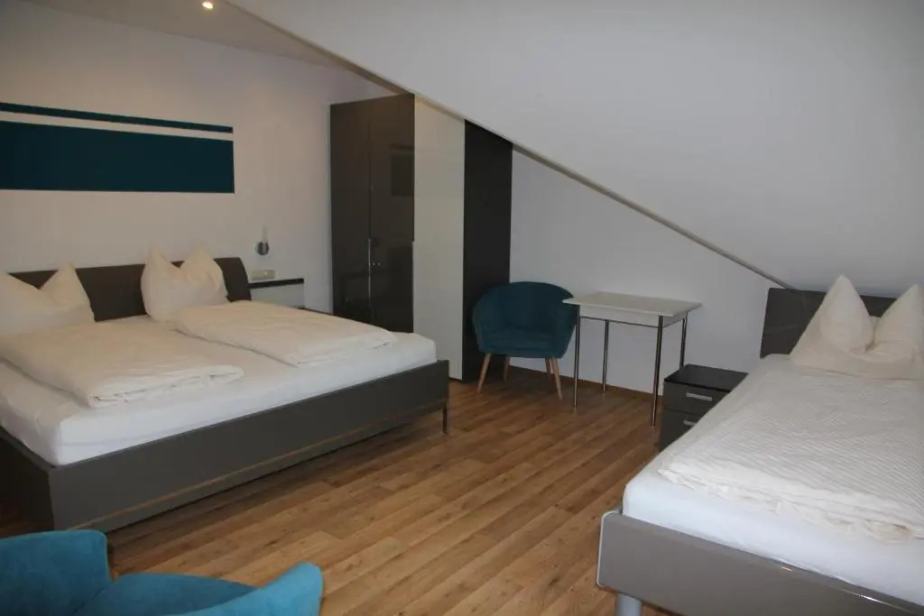 Standard Triple room